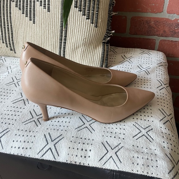 Low nude heels - Picture 2 of 6